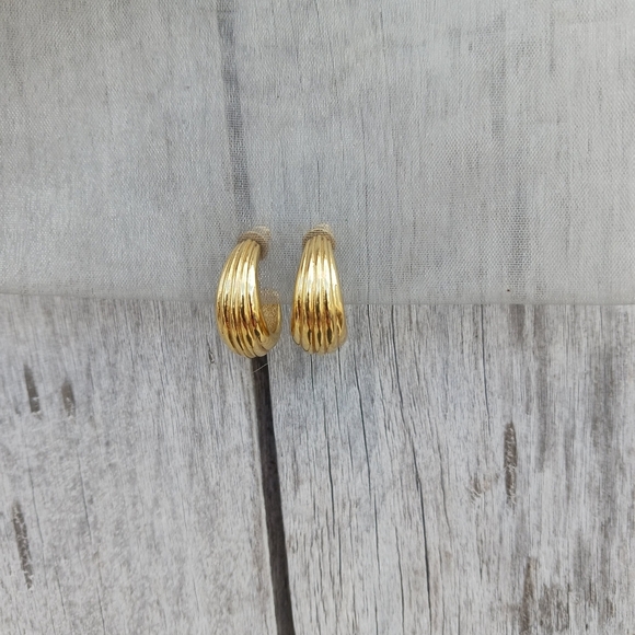 Vintage Monet Gold Tone Stud Hoop Earrings, Stripe Texture Design, Signed - Picture 2 of 6